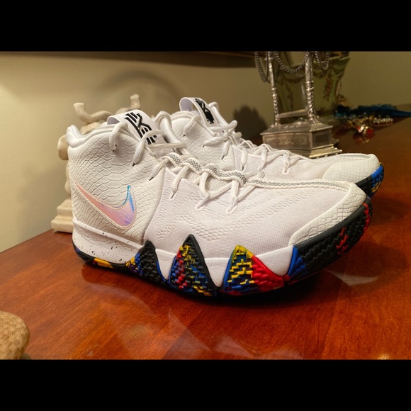 Men’s Nike Iridescent Swoosh Size 12 Sneakers - Picture 4 of 8